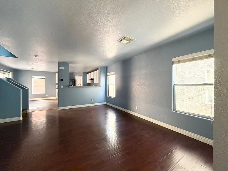 709 Jewel Tower St — Photo 5