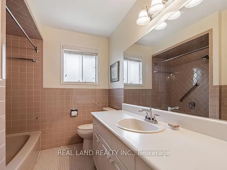 274 Timothy Ct #UPPER — Photo 27