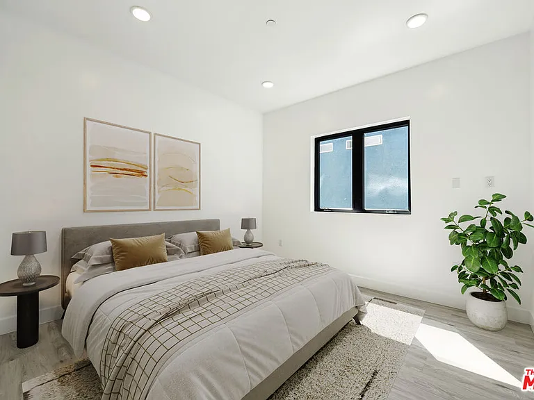 137 N Doheny Dr #3 — Photo 25