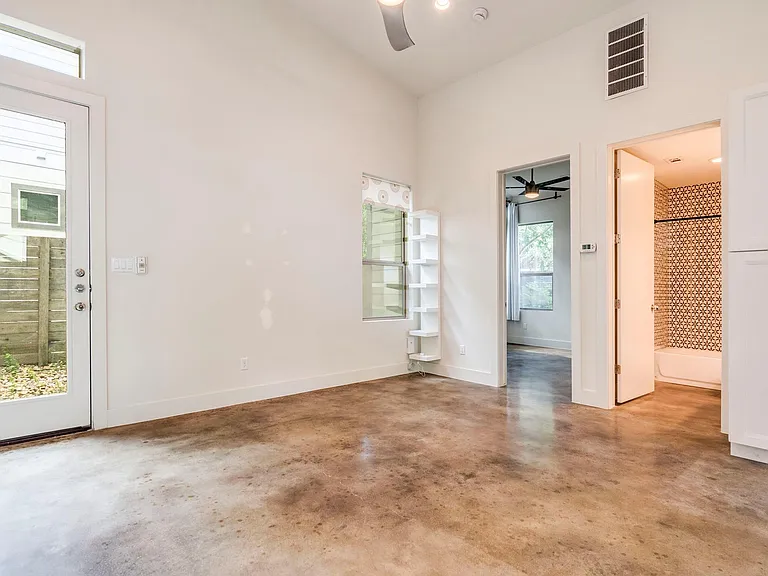 1404 Singleton Ave #B — Photo 9