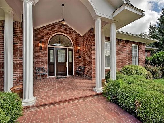 5th image of 38 Park Place Dr