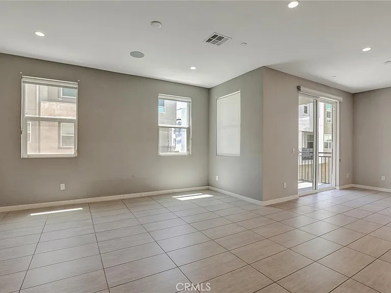 2296 Synergy — Photo 2