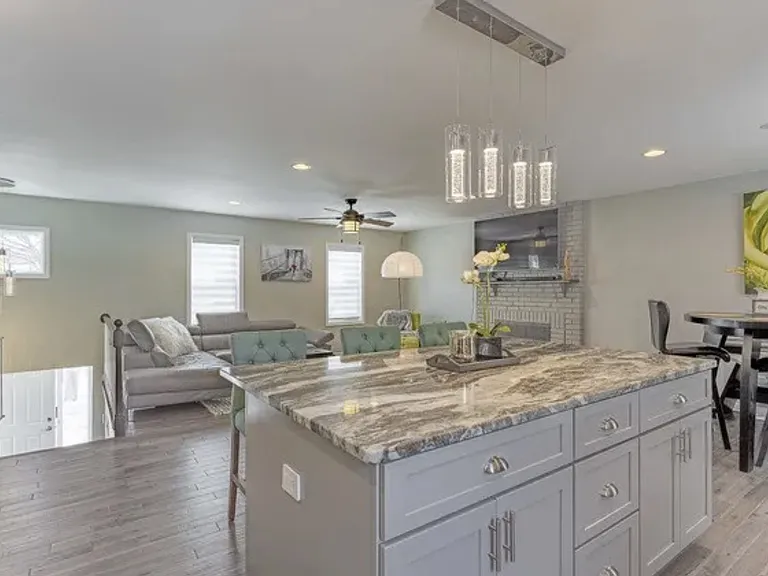 904 S Summit St — Photo 7