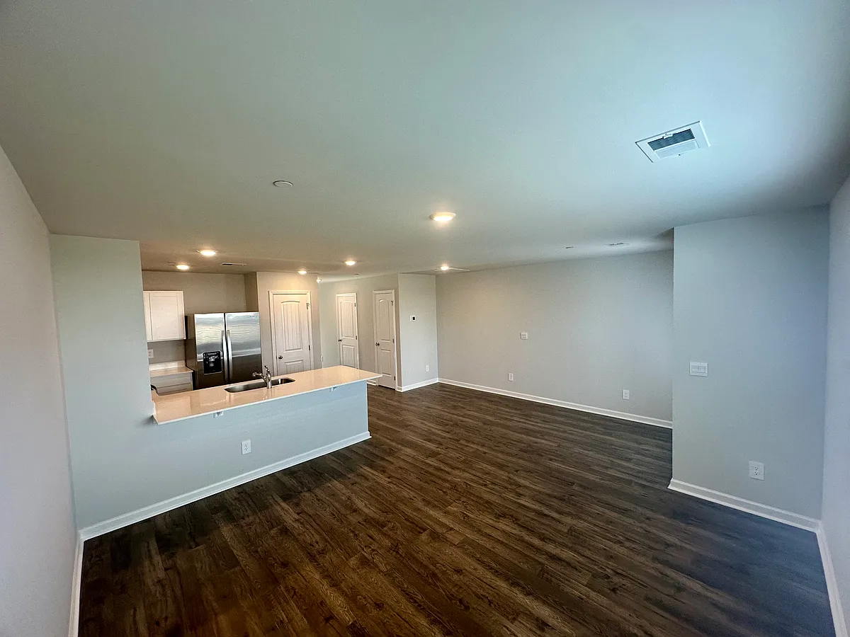 Building Photo - 934 Liverpool Way