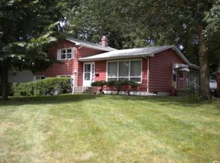 1020 Raney St, Hiawatha, IA 52233