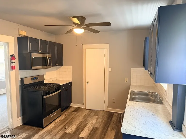 391 Glenwood Ave — Photo 3
