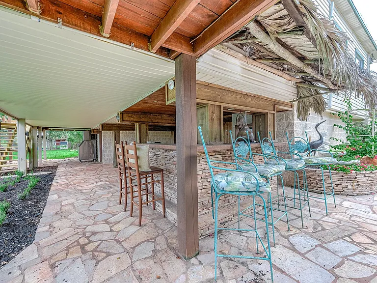 325 Palm Dr — Photo 5