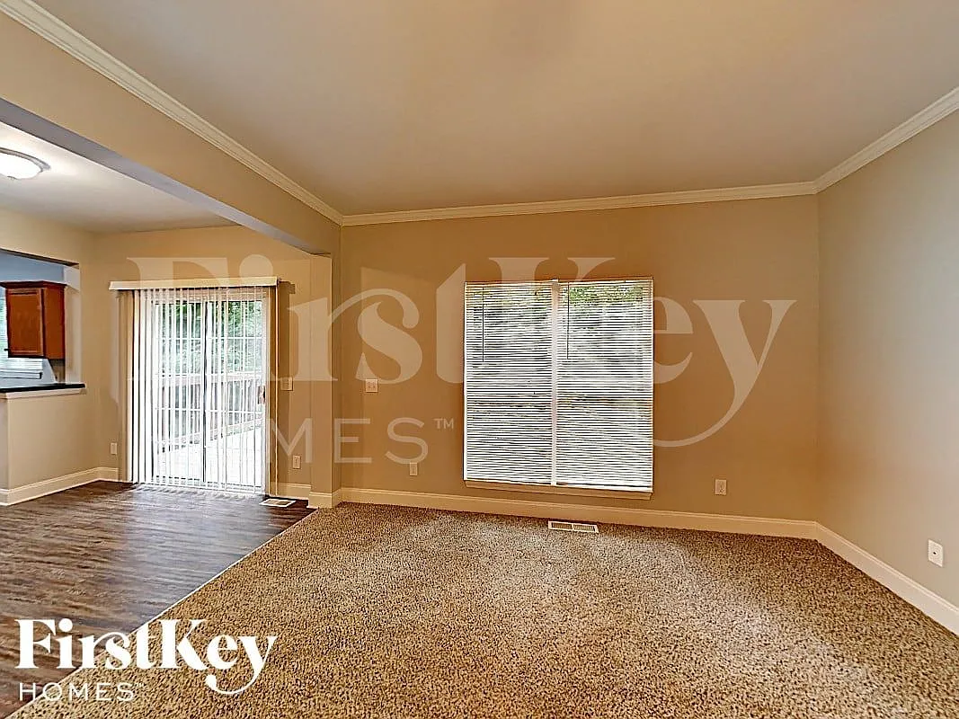 3 bed, 2.5 bath, 1672 sqft, $2,170 — Photo 3