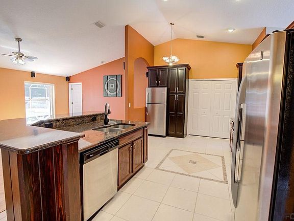 3rd image of 9 Pine Cottage Ln