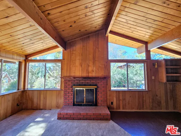 845 Moreno Ln, Sugarloaf, CA 92386