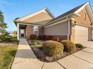 26273 Rock Lake Ct, Brownstown, MI 48134