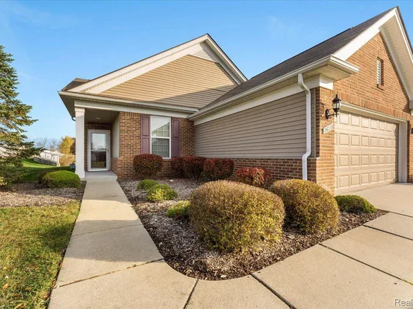 26273 Rock Lake Ct, Brownstown, MI 48134