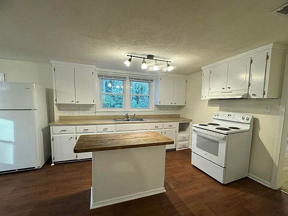 Spacious kitchen for a chef