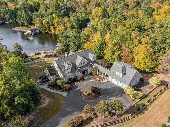 260 Waters Edge Ln, Semora, NC 27343