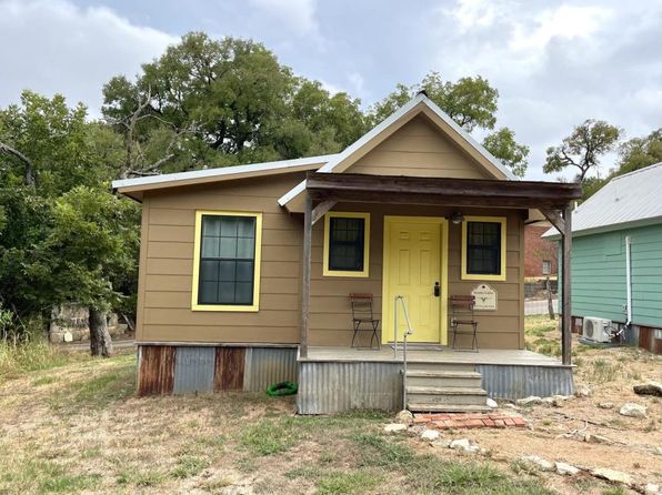607 Live Oak St