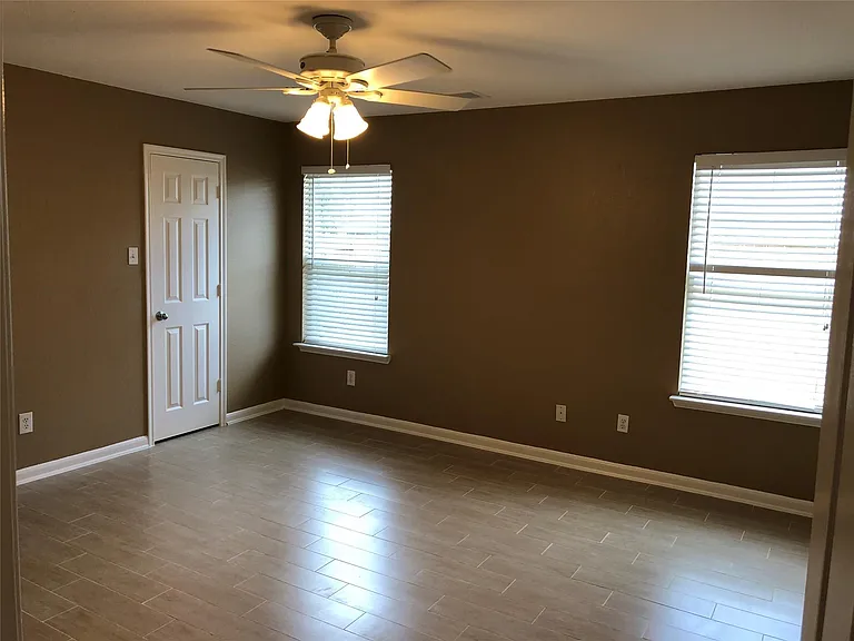 19615 Hollington Dr — Photo 15