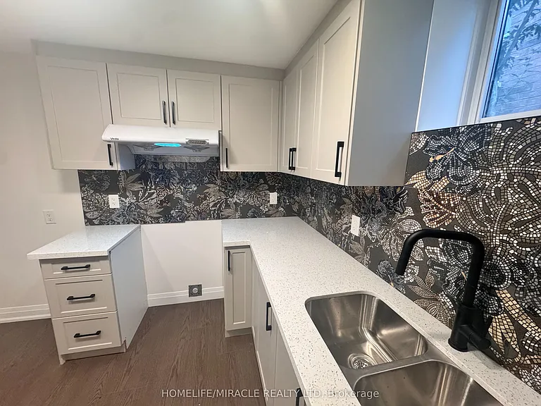 14 Berton Blvd — Photo 6