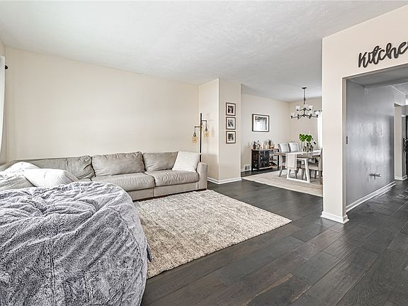 5th image of 125 1st St