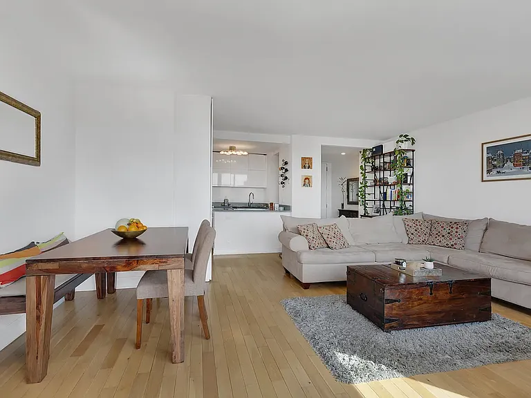1438 3rd Ave #21B — Photo 5