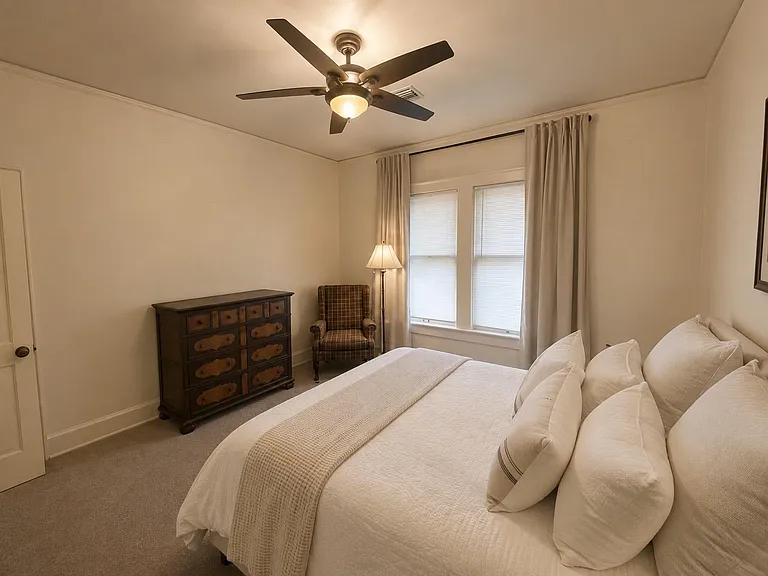 3200 Harris Park Ave — Photo 10