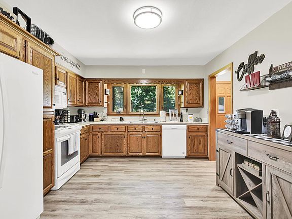 4th image of 718 S Silverbrook DRIVE