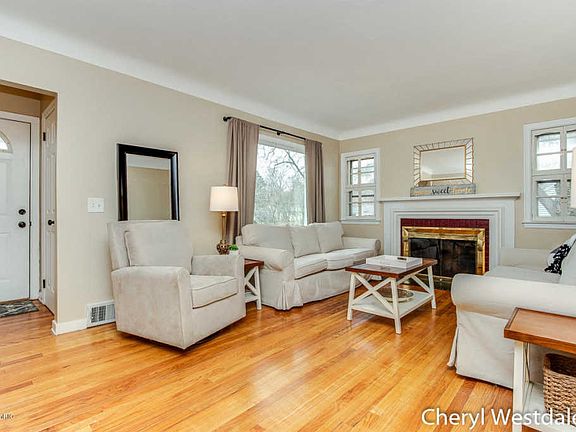 3rd image of 1118 Orchard Ave SE