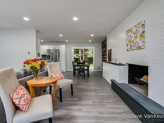 3rd image of 4361 Braeburn Dr SE