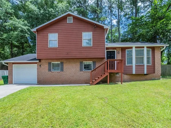 5207 Shawn Ln, Stone Mountain, GA 30088