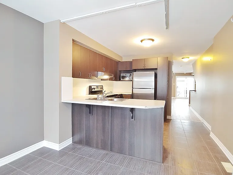 605 Chapman Mills Dr #B — Photo 2