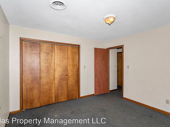 4th image of 804 S Saint Louis St #3