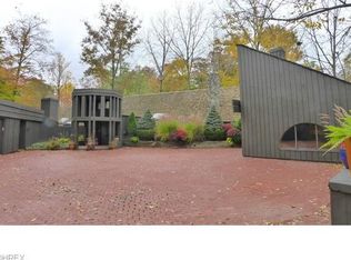 50 Creekview Cir, Moreland Hills, OH