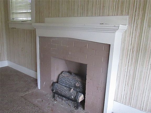 3rd image of 942 Mulberry St