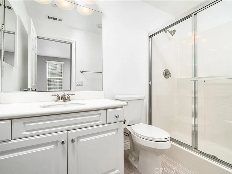 648 W 1st St — Photo 5