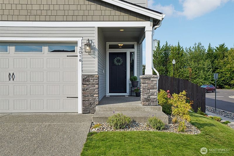 3rd image of 3016 S White Salmon Drive