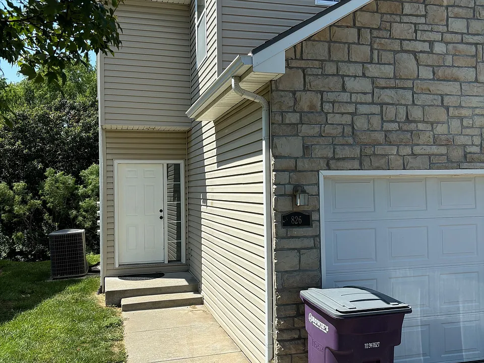 826 Oakbrook Pl