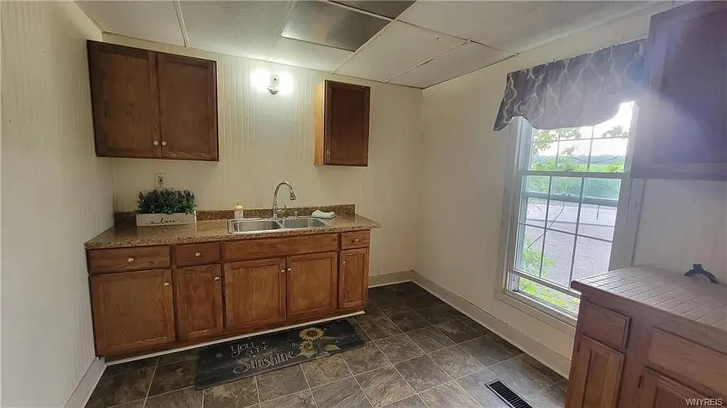 2 bed, 1.0 bath, $1,195 — Photo 2
