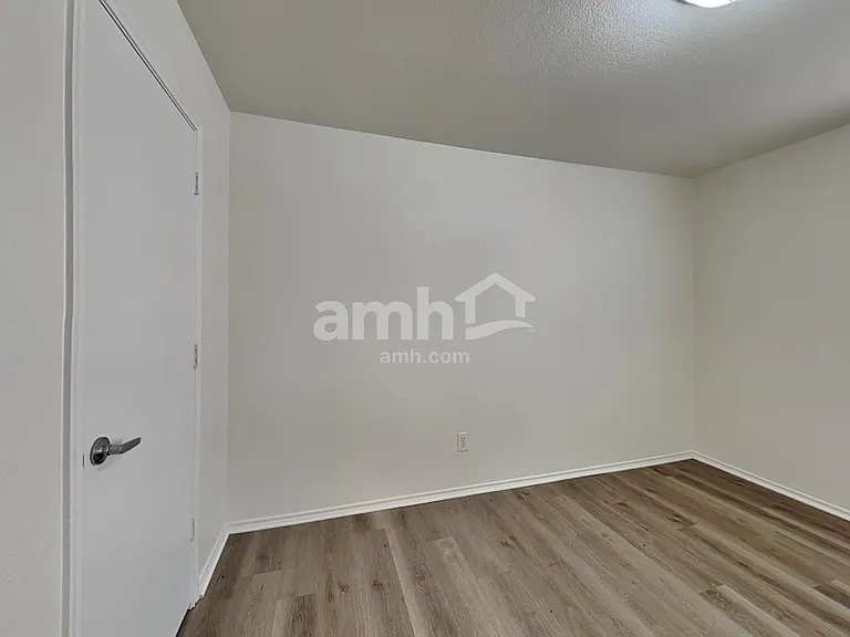 532 Winbridge Ln — Photo 17