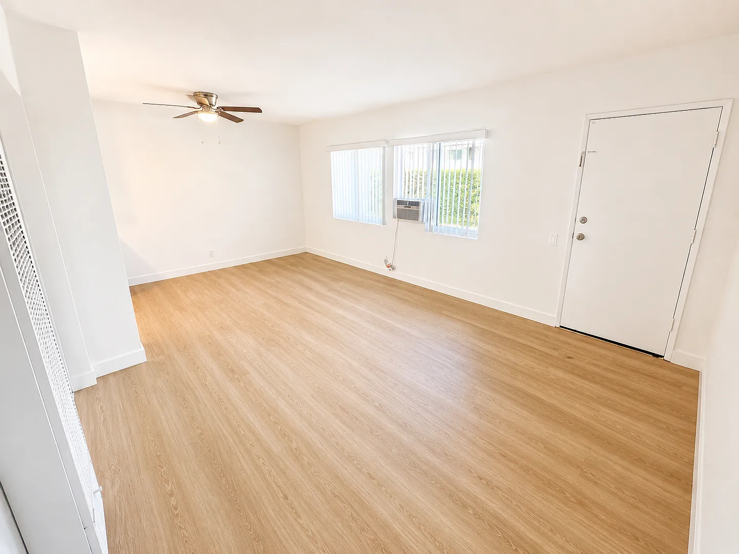 Maple Apartments — Photo 1