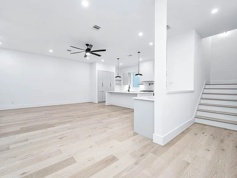 319 N Nagle St — Photo 9