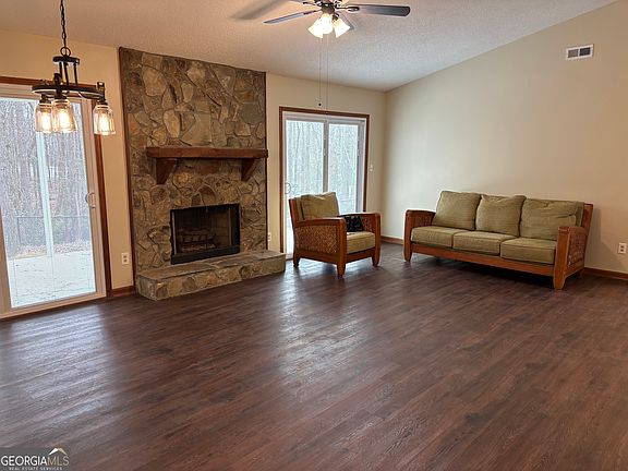 3rd image of 332 Brookewood Dr
