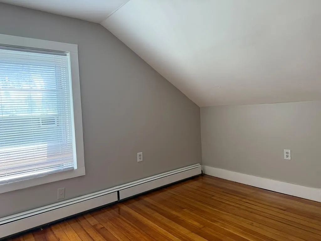 3 bed, 1.5 bath, 1200 sqft, $2,400 — Photo 3