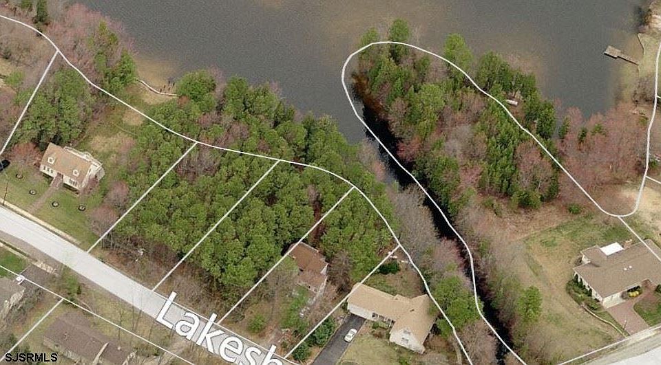 1st image of 165 Lakeshore Dr