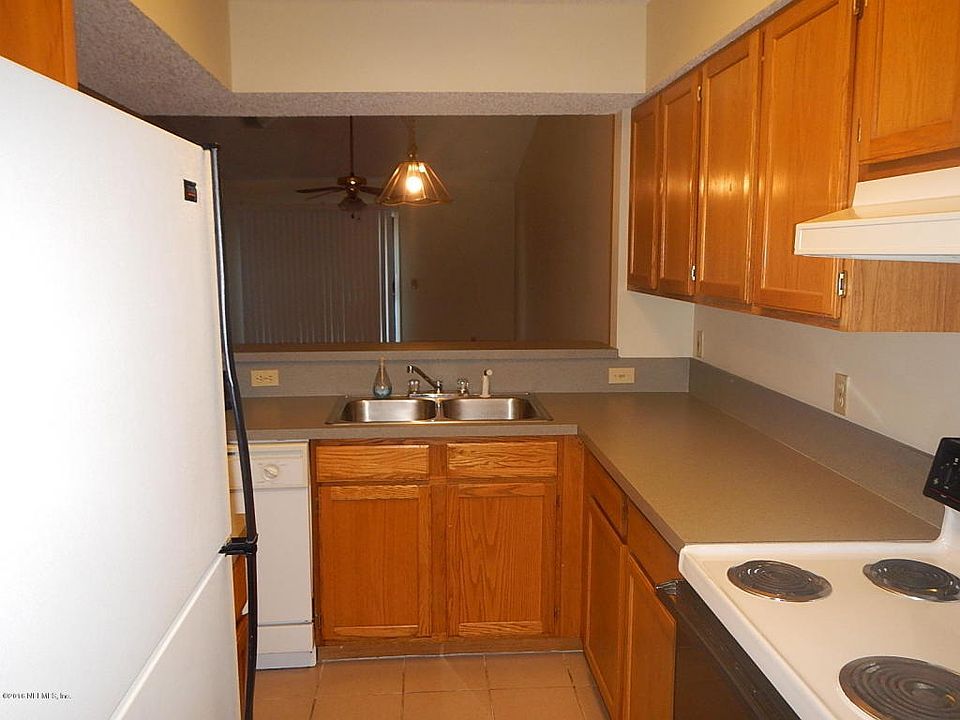 2nd image of 5026 N Knightsbridge Cir
