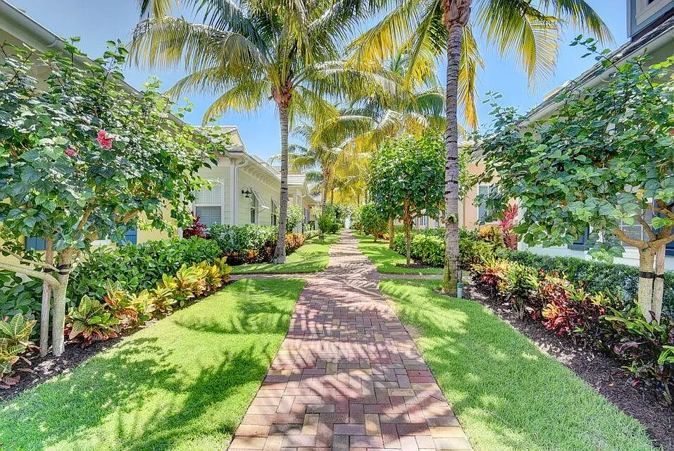 2 bed, 1.0 bath, 756 sqft, $8,000 — Photo 2