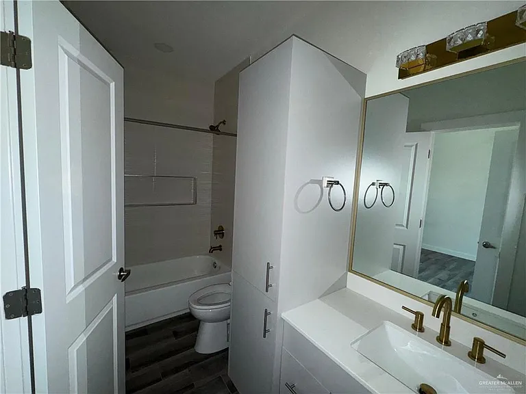1201 E Iris Ave #6 — Photo 6