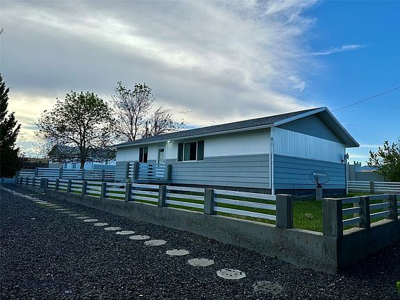 4th image of 200 Burt Ln