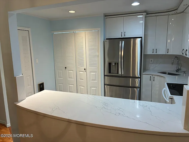 131 Amberly Dr #J — Photo 3