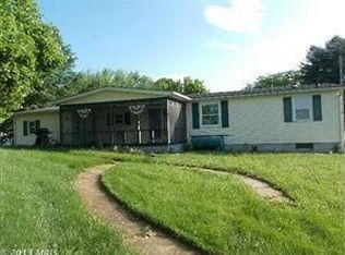 1013 Grade Rd, Falling Waters, WV 25419