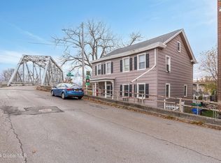 2 4th St, Waterford, NY 12188