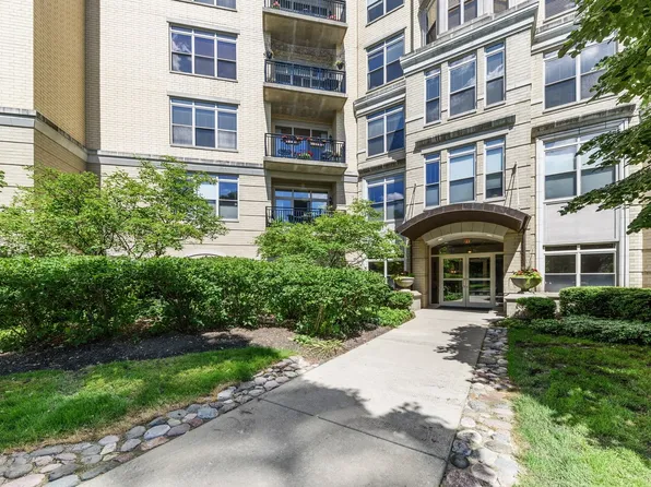 3535 Patten Rd APT 2F, Highland Park, IL 60035